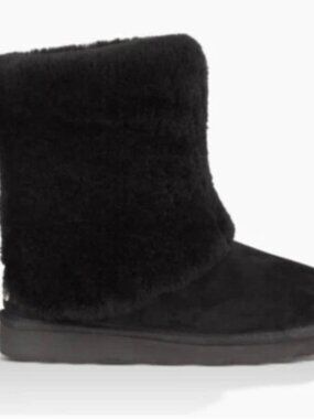 UGG PATTEN Black Suede Sheepskin Boots Size 6